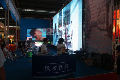 強(qiáng)力巨彩LED顯示屏亮相第11屆中國國際光電博覽會(huì)