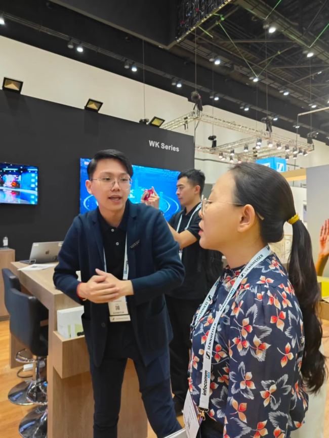 ҕ˴ΔyGXIIWKȶСgLEDذƷxR̓MĔz(chung)½QInfoComm Asia