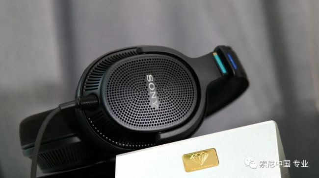 MDR-MV1O C HiFi