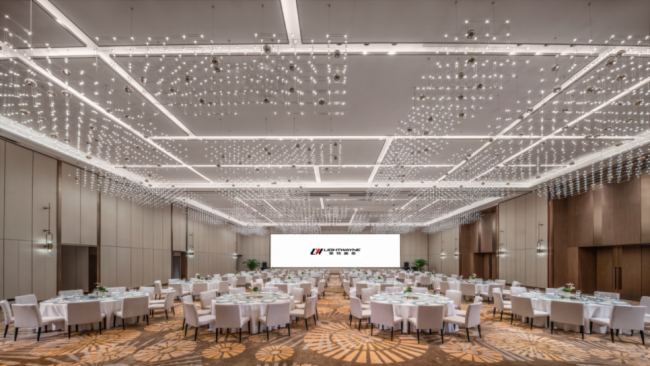 RڶLightwayne(xing)Ŀ | H HOLIDAY INN ʯf¼վƵ